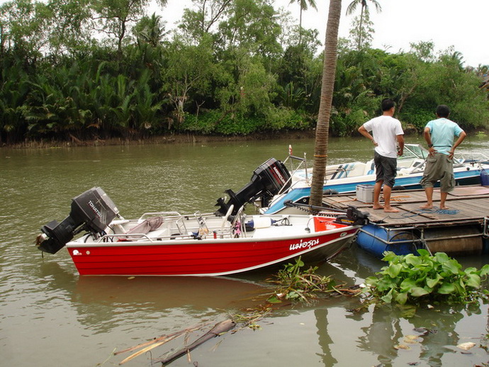 ตอนบ่ายๆ เอาเรือลงน้ำครับ :smile: