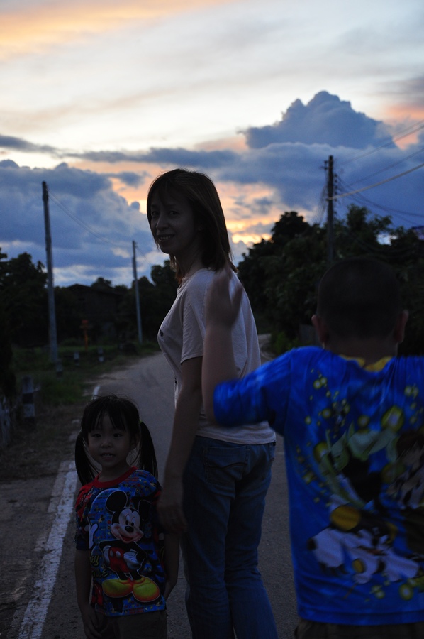 เริ่มมึดแล้วกลับเข้าบ้านดีกว่า :grin: