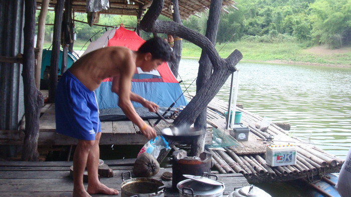 เช้านี้เปลี่ยนพ่อครัวด้วยสูตรอาหารแบบป่าๆ :laughing:
ปรุงแต่งรสชาดด้วย เชพ จากมีนบุรี น้าสะมะปองนี่
