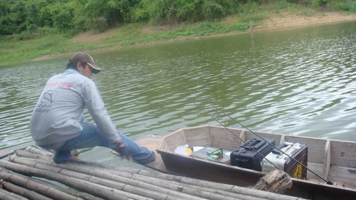 ว่าแล้วน้าดนัยก็ ถีบหัวเรือส่ง อิอิ เกือบขึ้นไม่ทัน
ดันส่งแรงไปนิสสสสส    :laughing: :laughing: :la