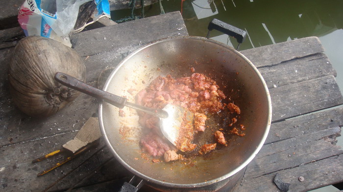 เนื้อ..???...ผัดพริกแกง รสชาดจัดจ้านแบบไม่ลืมปรุง
อร่อยมากครับ   :umh: :umh: :umh:   :cheer: