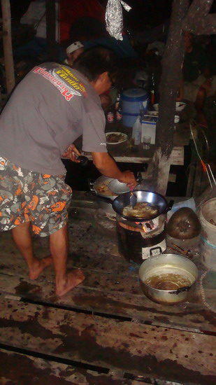ปลาเล็กปลาน้อยที่น้านัททอดก็เสร็จ..... :umh: