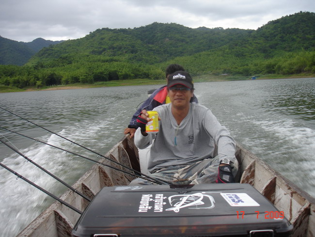 เราตีเหยื่อกันสองวัน ครับ

วันแรก : ผมกะ น้านัช  และน้าต๋อง กะ น้องดรีม

วันที่สอง: ผม กะ น้าปอง