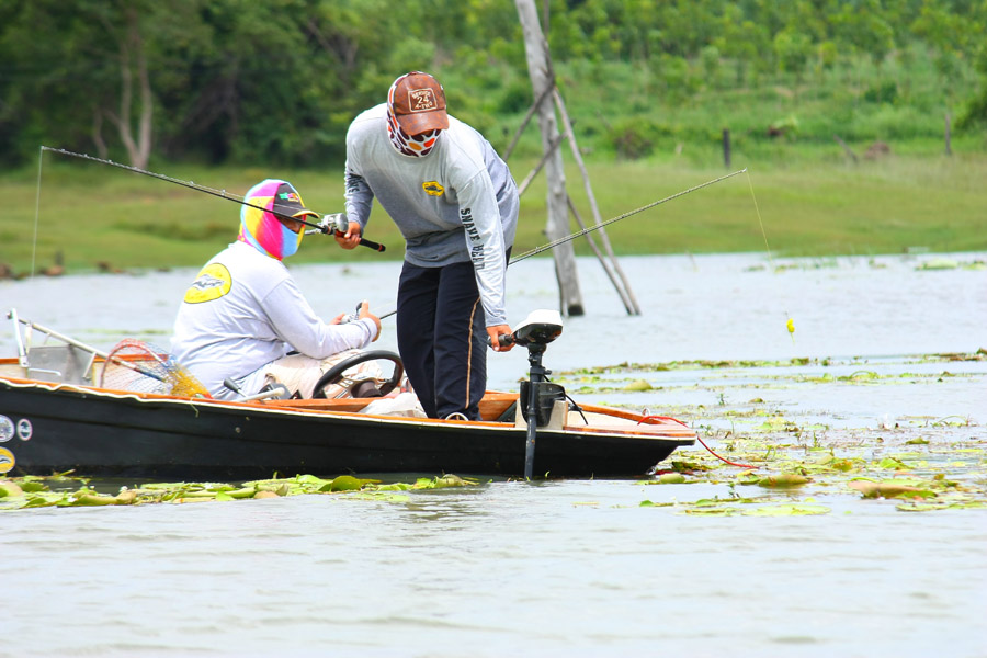 ว่าแล้วก็ถือเสียมกันคนละด้าม...หันหัวเรือไป.... :grin: :grin:
