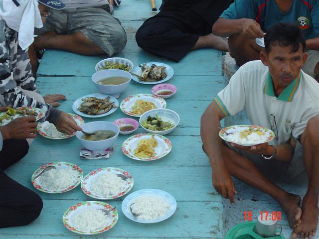 กับข้าวธรรมดาๆครับแต่เน้นที่รสชาติรับรองติดใจรสชาติของฝีมือพี่อี๊ดแน่ :grin: :grin: :grin: