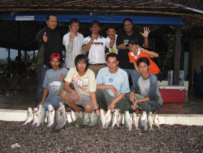ถ่ายรูปรวมครับ เหมียนเดิม อิอิ :laughing: :laughing: :laughing: :laughing: :laughing: