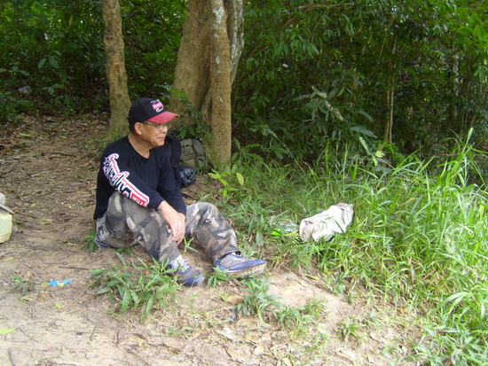 หันมาดูสภาพทีมกันบ้างครับ   ยังสบายๆ     :grin:


***ผมชอบเสื้อตัวนี้จริงๆ แฮะ  แต่ผมไม่มีใส่ เพร
