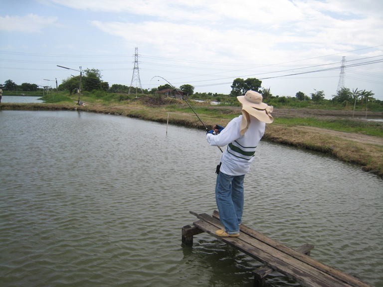 
ดู...ท่า..อัด..ปลา..ด้านหลัง..บ้าง..มันแปลกๆ..ยัง..ไง..ชอบ..กล.......

 :laughing: :laughing: :l
