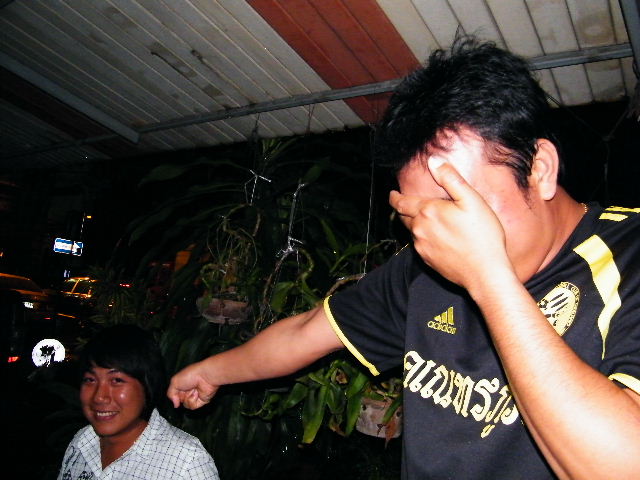 อ้าววววว น้าบอลทำไร ตานัทเนี่ยยยยยยยยยยยย  :laughing: :laughing:
----------------------------------