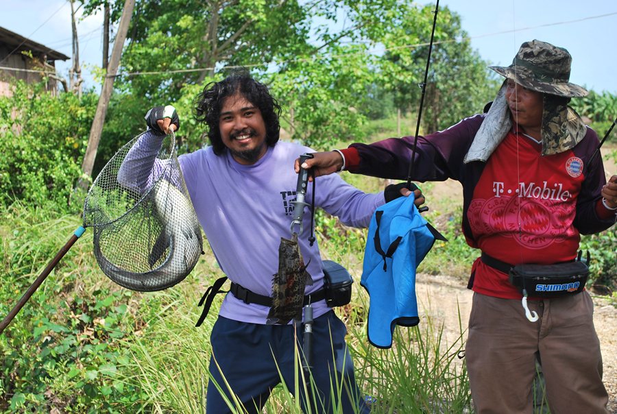 
เก๋าเล็กกับช่อนเด็กน้อย(ตัวรองสุดท้าย)2กว่าๆ  :smile: