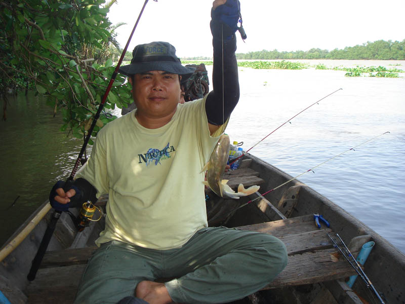 ผมสงสัยทำไมเรียกF-16 คนเรือบอกพี่ดูหัวดูตัวและรูปร่างมันซิครับ......เครื่องบินรบ F-16 ชัดชัด เอออออ.