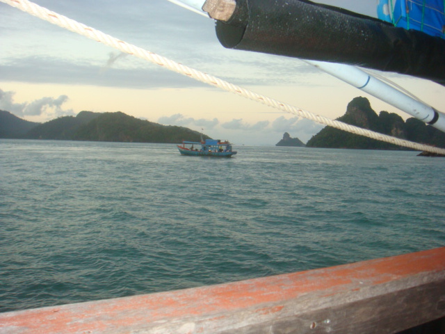 เรือเพื่อนนักตกปลามาร่วมปั่นหมึกใ