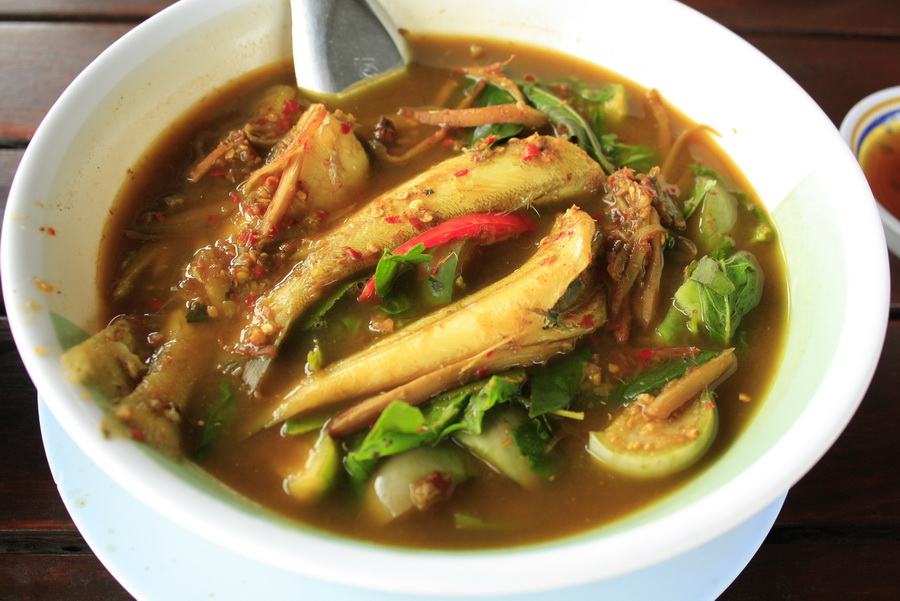 จัดแกงป่าปลาเห็ดโคลนแบบนี้ให้ ชามนึงครับ  มีมั๊ยครับ  :laughing: :laughing: