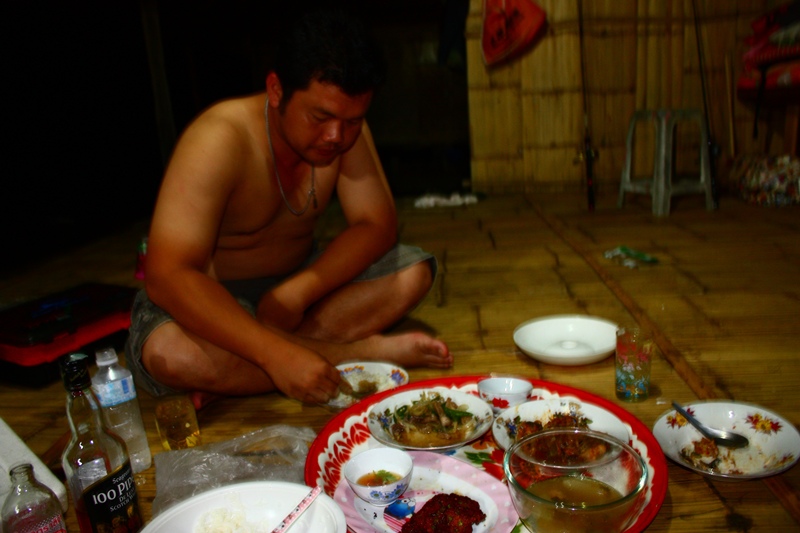 ส่วน..นังถ้ำ..บอก
ไม่รู้..โว้ย...หิว..อย่ามายุ่ง...คนกำลังโมโหหิว...กรั่กๆๆๆ :laughing: :laughing:
