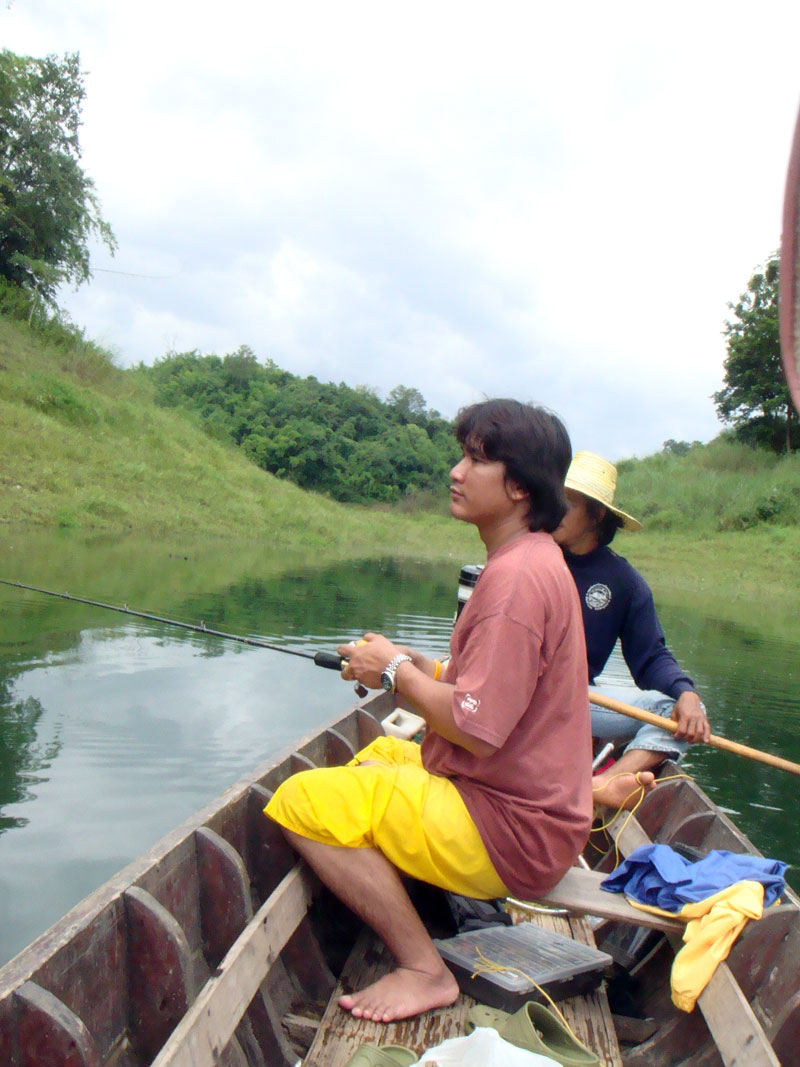 หลังจากพี่เก่งได้ตัวแรก เราก็เริ่ง แข่งๆๆๆ

ตีไกลลลลล :cool: :cool:

พี่เก่ง...เอาไอ้น้องมาดูสิว