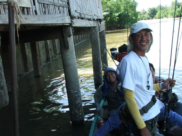 น้าเอกหลงทางก็ยังหัวเราะออก....ได้ลงเรือแล้วใจมันพองโต   :laughing: :laughing: :laughing: