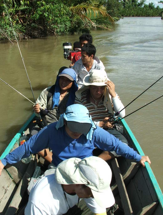 นั่งกันดีๆนะเรือมันลำเล็ก :laughing: :laughing: :laughing:....