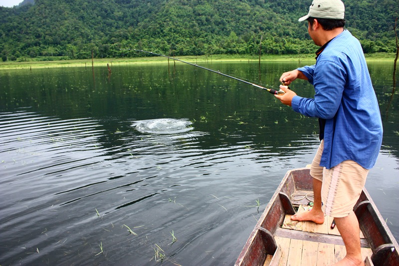 จอดเรือไม่ถึง10นาที
อีถ้ำ ตีไปไม่ถึง10ไม้
โอ้..แม่เจ้า....โดนเลยครับบบ :ohh:
เสียงอีถ้ำ..พลันดังข