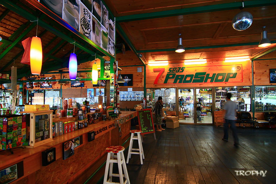 ขากลับเดินผ่านร้านนี้ โดนผีเข้าครับ สิงจนหมดเนื้อหมดตัว  :laughing:


ขอบคุณเพื่อนๆ ที่แวะเข้ามาช