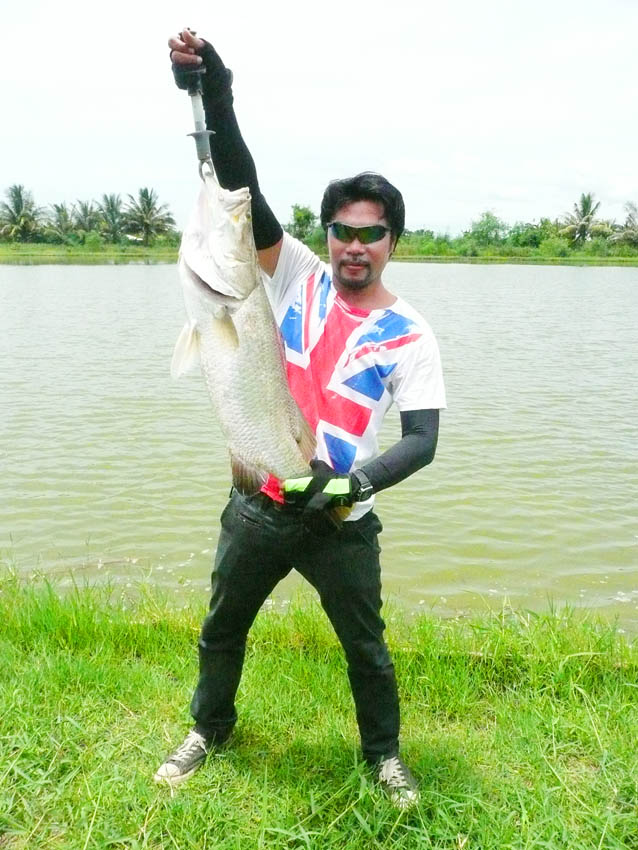 กัปปิตันโจ้หนวดเอายักษ์ขึ้นมาแล้ว ที่น้ำหนักตัว 7.6 กก....... :cheer: