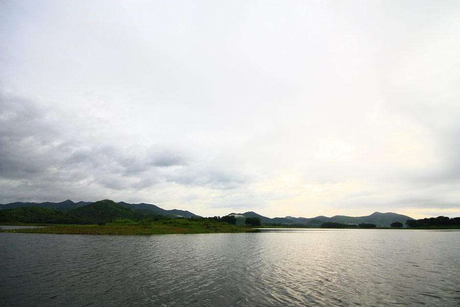 ล่องเรือไปเรื่อย ๆ พงเต๊บมาดก้อถ่ายรูปไปเรื่อยๆ นานๆมีหมายสวยๆ เห็นว่าเข้าตา ก้อคว้าคันเบ็ดมาหวดไปซั