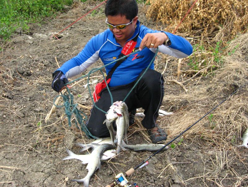 อีตา ปอง หายไปพักใหญ่ เดินกลับมาพร้