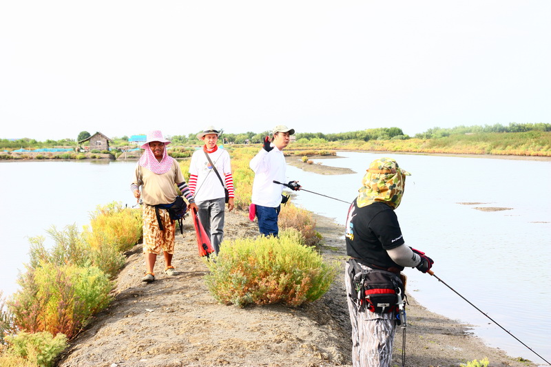 เขาจะไม่สนใจใครครับ :laughing: :laughing:

ภาพ ที่ 2 ครับ :laughing: :laughing: