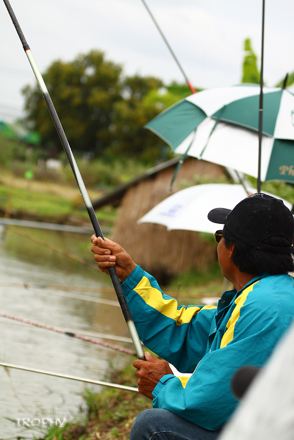 ดูจากแรงงัดแล้วไม่ธรรมดา สงสัยจะได้เปิดซิงก่อนใคร  :grin: