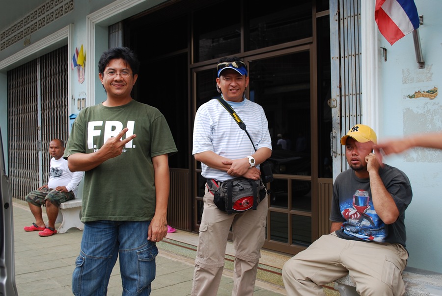 สวัสดีครับน้าก๊อฟ

รูปอยู่ที่ผมครับแต่ยังไม่ได้ย่อเลยครับ  :smile: