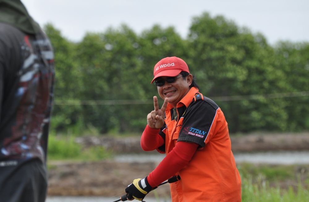สู้ตายครับ ไม่สู้ยิ่งตาย 5555555+

 :laughing: :laughing: :laughing: :laughing: :laughing: