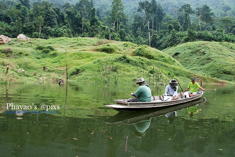 

เจอเรืออีกลำ  ลองถามถึงผลคะแนน   เค้าดันบอกมาว่า   ช่อนหนึ่ง  กระสูบหนึ่ง   กรำแล้วตรู   :cry: :