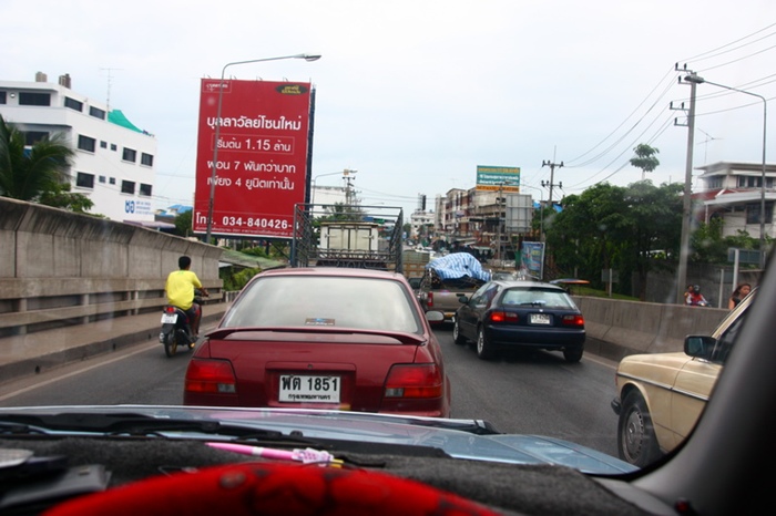ขับรถตามๆกันมา พอมาถึงตรงสะพานนี้ 