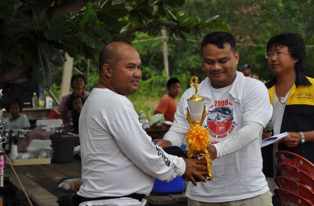 รางวัล รองชนะเลิศ อันดับที่ 2 ครับ

 :ch