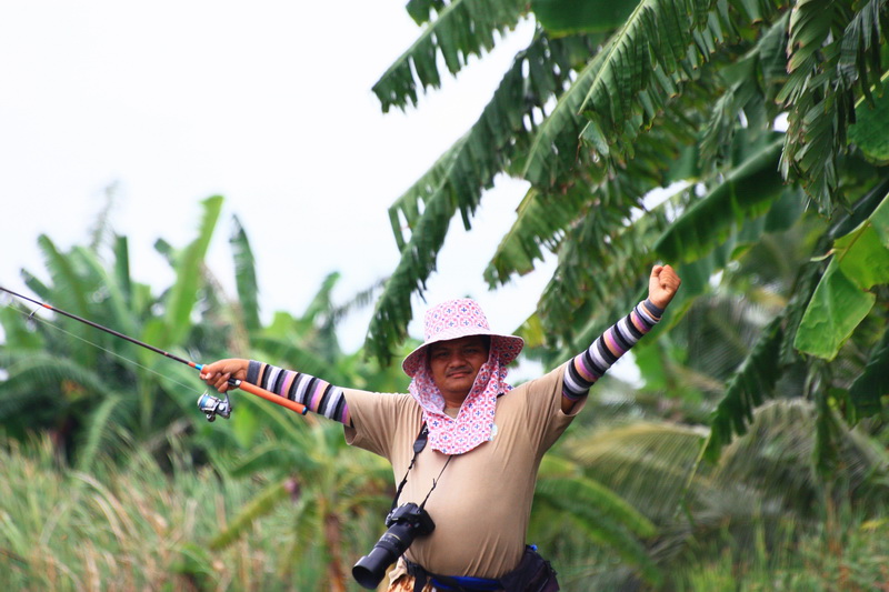 70-300 ครับ :love:
เจอน้ามาด ผมได้ความรูปในการถ่ายภาพเพิ่มขึ้นเยอะครับ :cheer:
