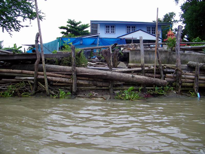 แล้วไต๋แกก้อจอดเรือหน้าบ้านใครก้อ