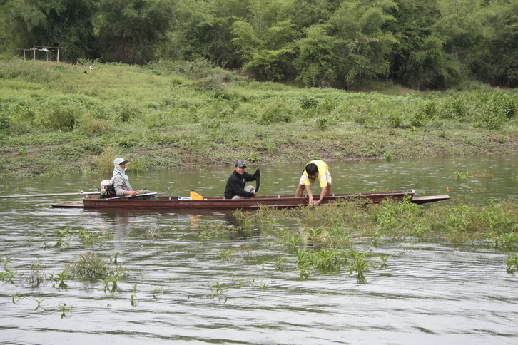 [center] [b]









ตัดภาพ ไปที่เรืออีกลำ 

:umh: :umh: :umh:







[/b] [/ce