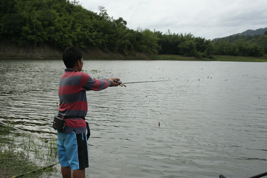 [center] [b] เริ่มจอดเรือ เดินตี 




ก็มีเสียวตลอด.......................เดี๋ยว ตูม ๆๆๆ  คนอาร