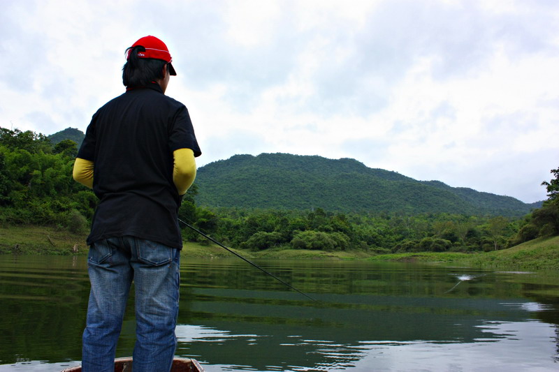 เราหันมาตีปลาต่อเพราะเห็นเรือผู้การทำท่าจะเสียบหมายเด็ดเราแหมมีงี้ด้วย :laughing: :laughing:
______