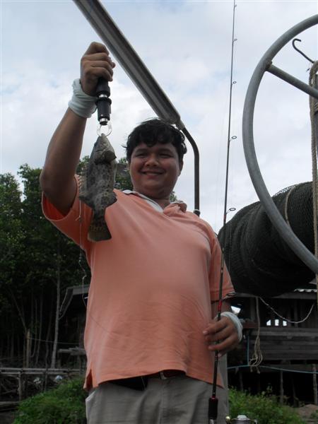  :ohh: :love: :love:

ของน้าอมรใหญ่กว่าอีกแน่ะ ด