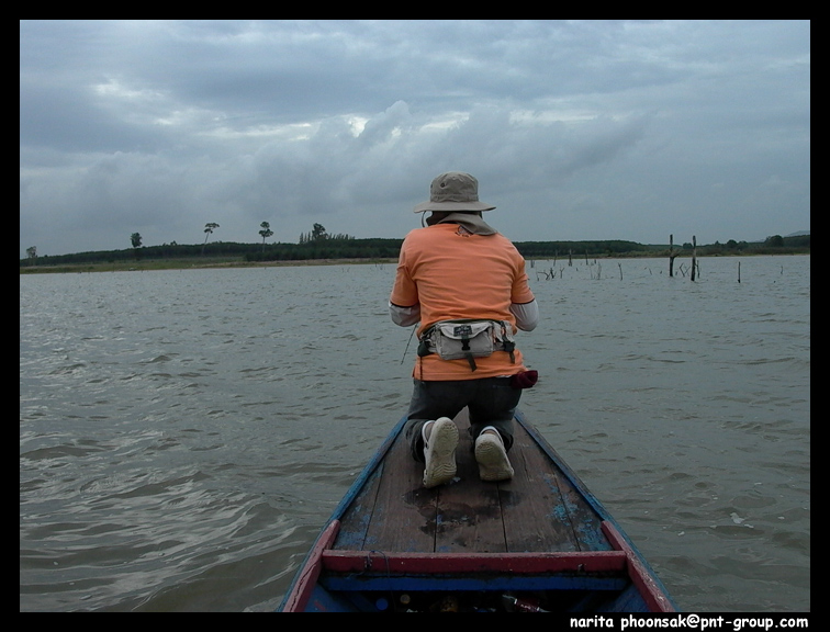 บอกให้ไต๋พายเรือไปอีกด้านหนึ่งเผื
