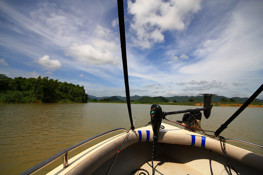 [q]นานๆจะเห็นเรือป๋าอ๊อดซิ่งซักที   อ้าววว   ฮิ้วววววววว[/q]
อิอิ เจ้าปอนด์....อยากไปตกปลาขังไม่ใช