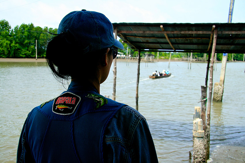 และแล้วก็ถึงเวลาอาหารกลางวัน...ตอนนี้เรือมีเพียงลำเดียว...เราต้องรอให้ลำโน้นเค้ากลับมารับเราก่อนนะ..