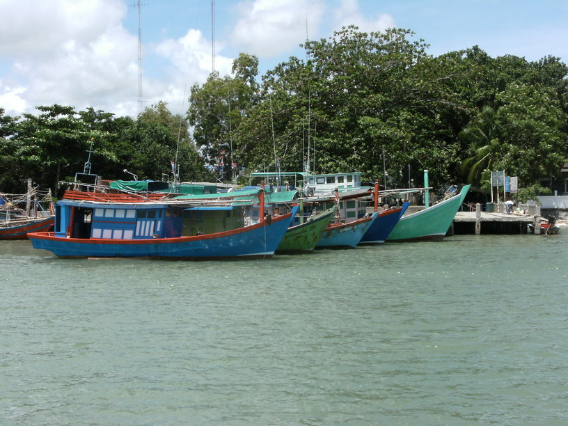 ออกเดินทางแล้วครับ  วันนี้ออกเรือเร็วหน่อย  เพราะจะไปไดร์หมึกที่ตะรุเตา  ด้านเกาะลังกาวี