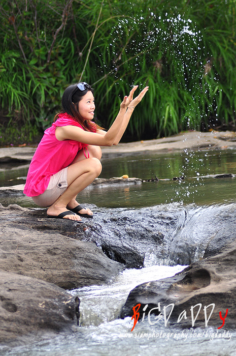 น้องสาวผมก็ดูจะชอบที่นี่มากกว่าน้ำตกอื่นๆๆ... 

annoop  :cheer: :cheer: