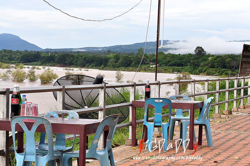 นั่งกินข้าวชมวิว สบายตา... 

 :cheer: