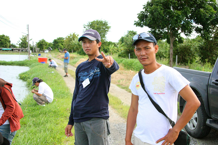 วันนี้เพื่อนโต้ประกาศเจตนารมณ์อย่างชัดเจนคับ

"วันนี้กรูได้ปลาสองตัวแร้วกรูจะนั่งกินเบียร์"

ห