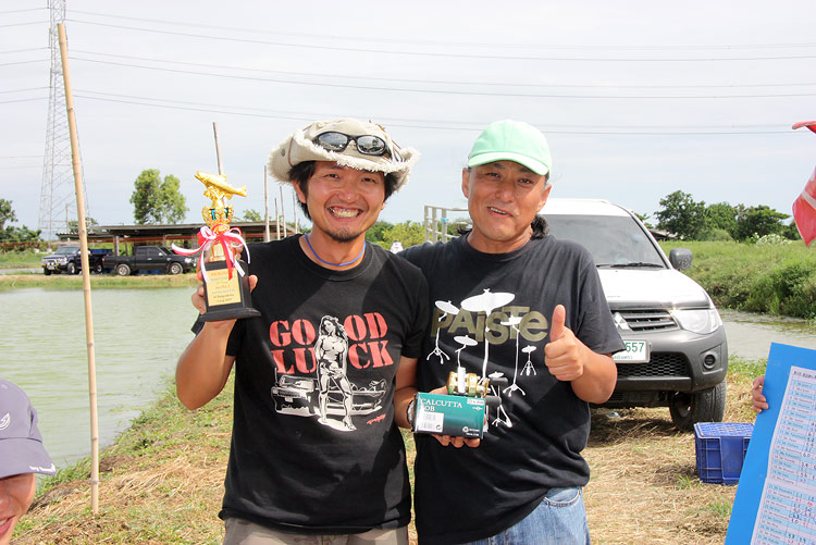 หมดเวลาละคับ 

นักตกปลาชาวญี่ปุ่น รับถ้วยไป 

อัดทั้งวันเรยคับคนนี้  :smile: