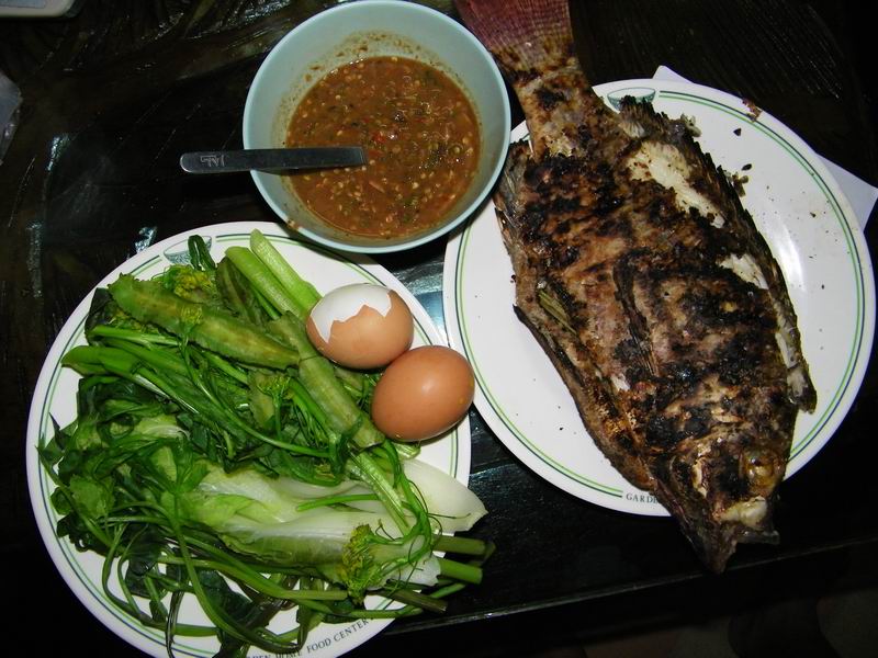  [b]กินแกล้ม...กับผักชุดนี้...และก้อราดด้วยน้ำจิ้มรสเด็ด...แซ๊บแซ่บ...รับรองจาติดจัย...[/b] :umh: :u