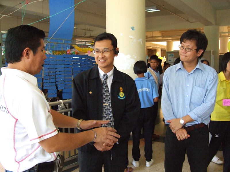 อธิการบดีมาเยี่ยมบูท