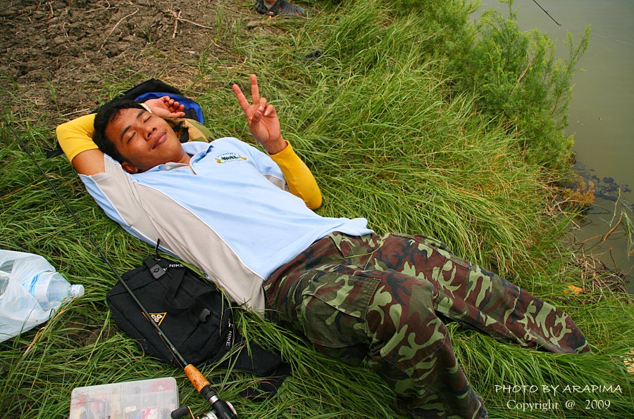  :grin: :grin:  พอรอดตัว.......ทำตัวสบายใจซะ......ขอเอนหลังแป๊ปเนอะ น้าเอ๊ด   :laughing: :laughing:
